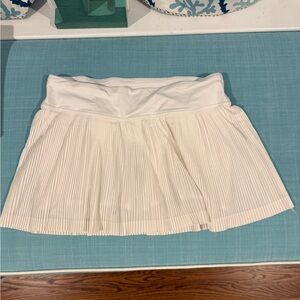 Lululemon white skirt, perfect condition